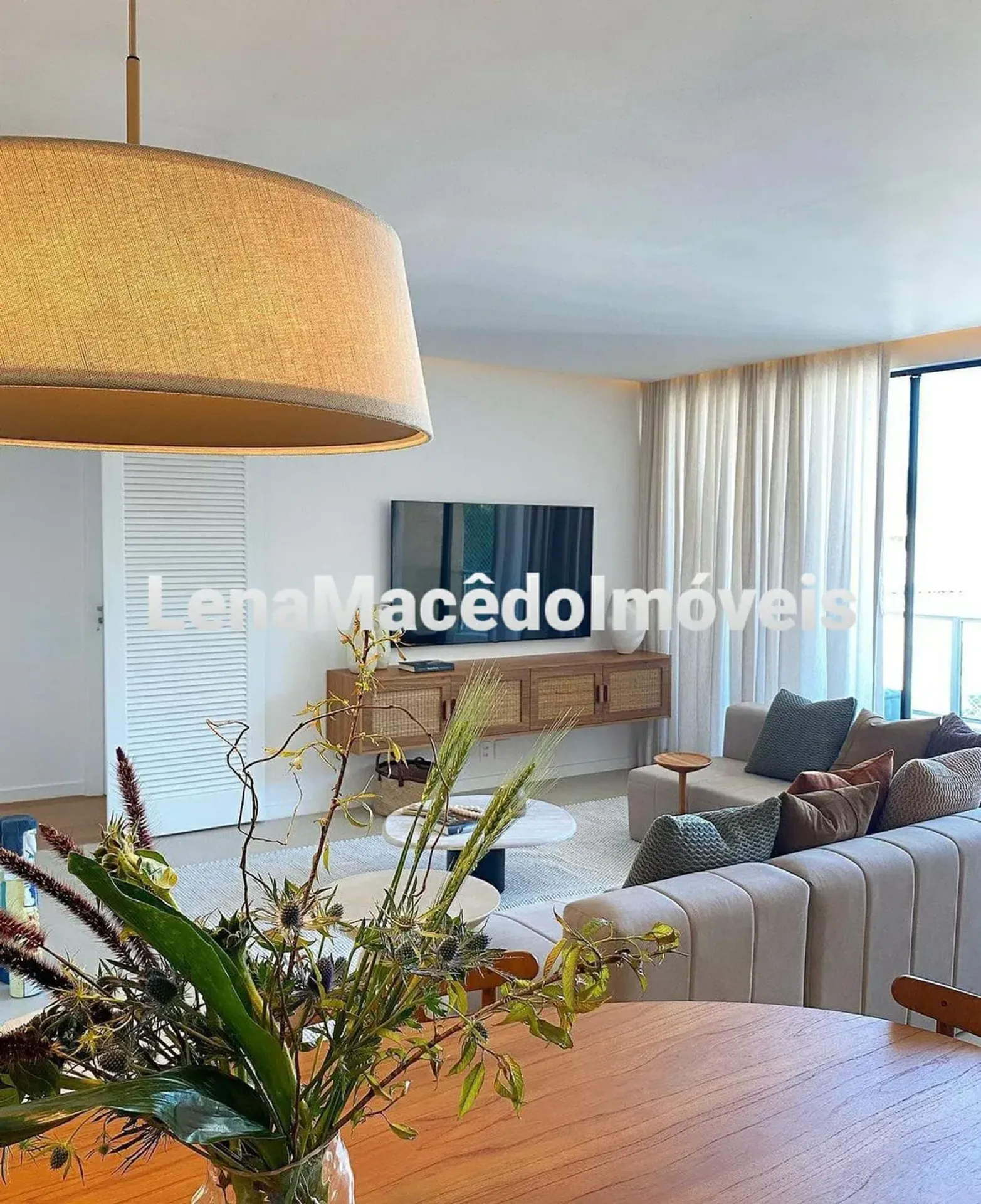 Furnished apartment, 133 m², with floor-to-ceiling windows — photo 4