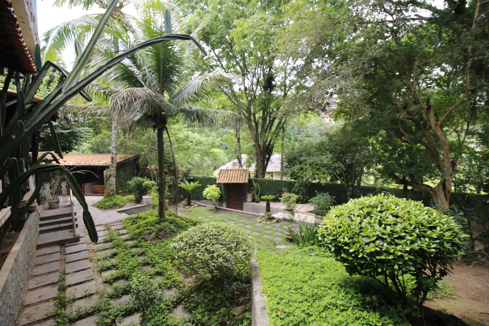 Furnished house, 700 m², with a jacuzzi — photo 22