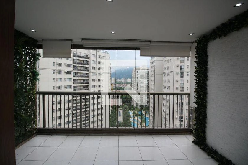 2-bedroom apartment with en-suite and glass balcony — photo 5