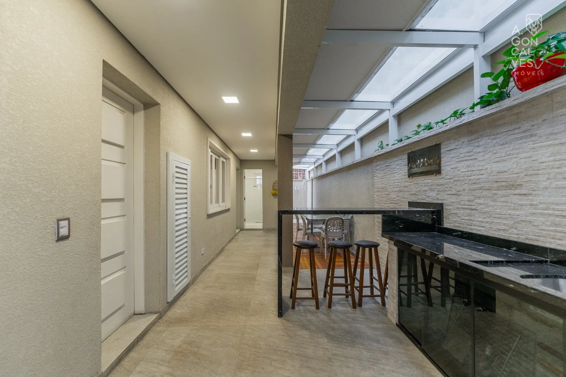 House with 3 bedrooms and an open-plan kitchen — photo 27