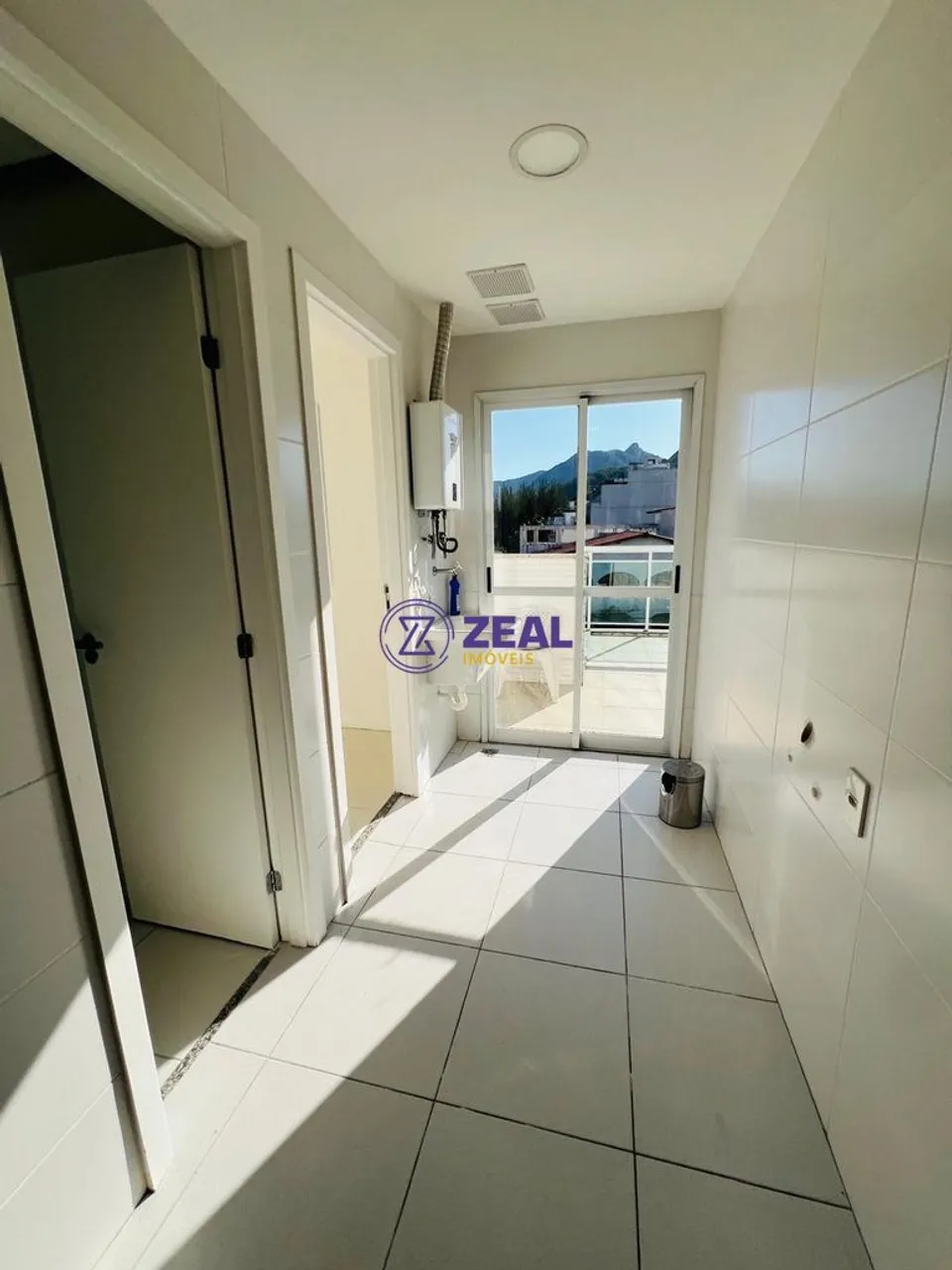 Duplex-style top unit with 3 bedrooms and 5 baths — photo 17