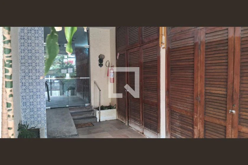 Wood or laminate floors in a 2-bedroom apartment, 75 m² — photo 6