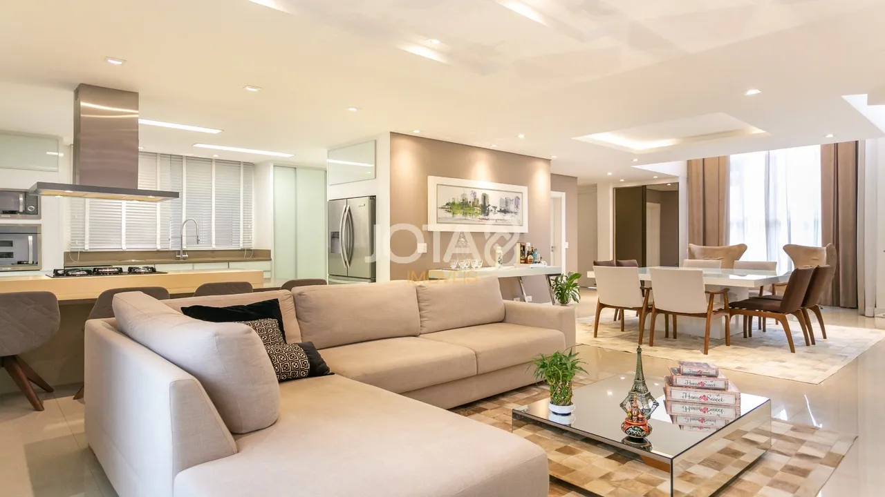 308 m² house with 3 bedrooms and 6 parking spaces