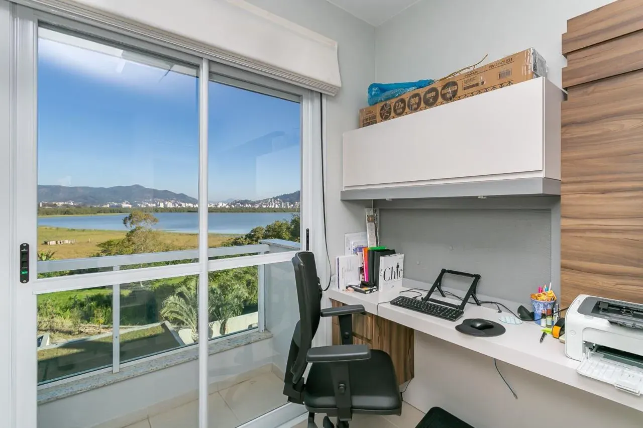 3-bedroom apartment in a building with a gym — photo 8