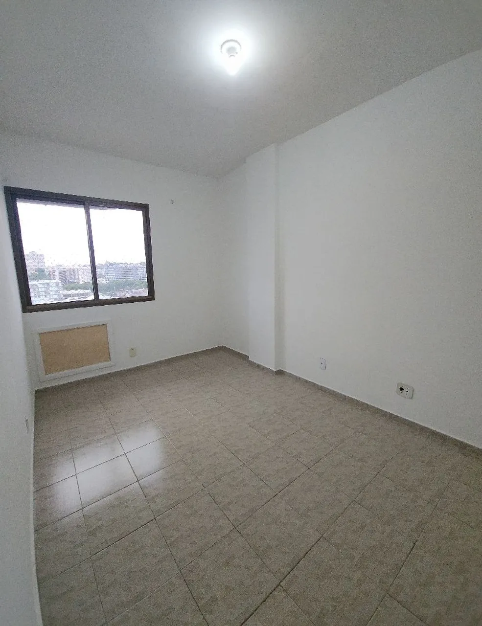 2-bedroom apartment in a building with a gym — photo 4