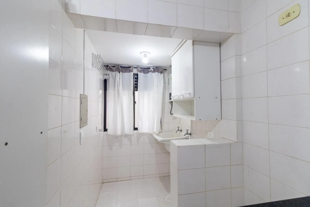 2-bedroom apartment in a building with a gym — photo 25
