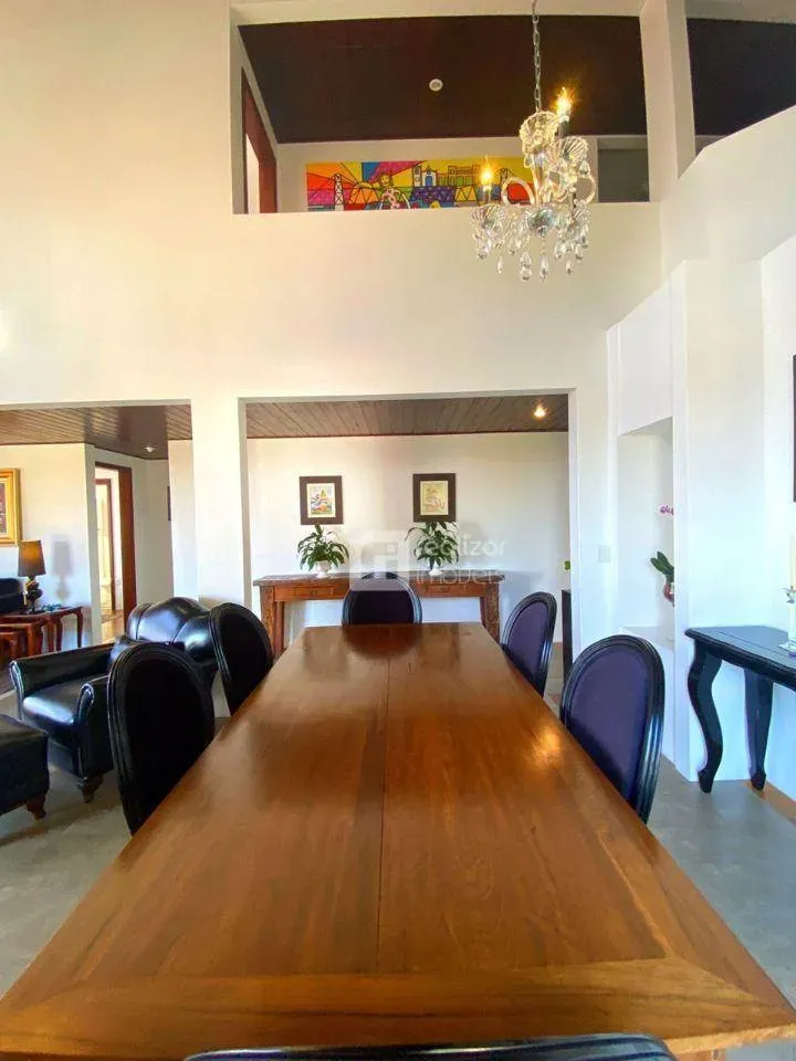 Casa con 4 dormitorios en suite y ventanales del suelo al techo — photo 7