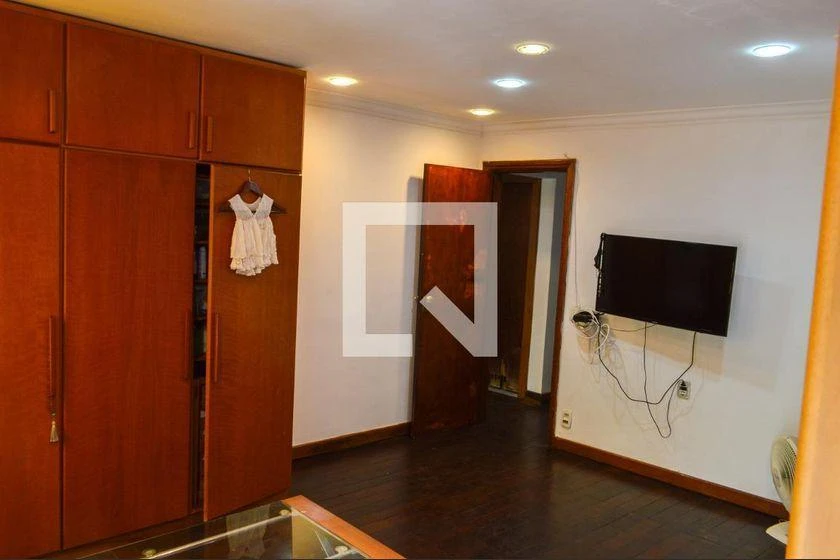 4-bedroom house with a park view — photo 34
