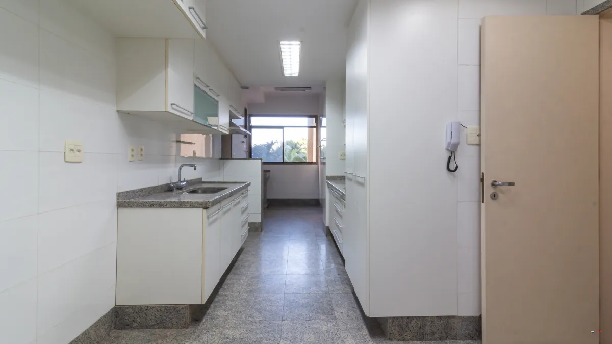 Панорамні вікна та 4 спальні: квартира 217 м² — photo 12