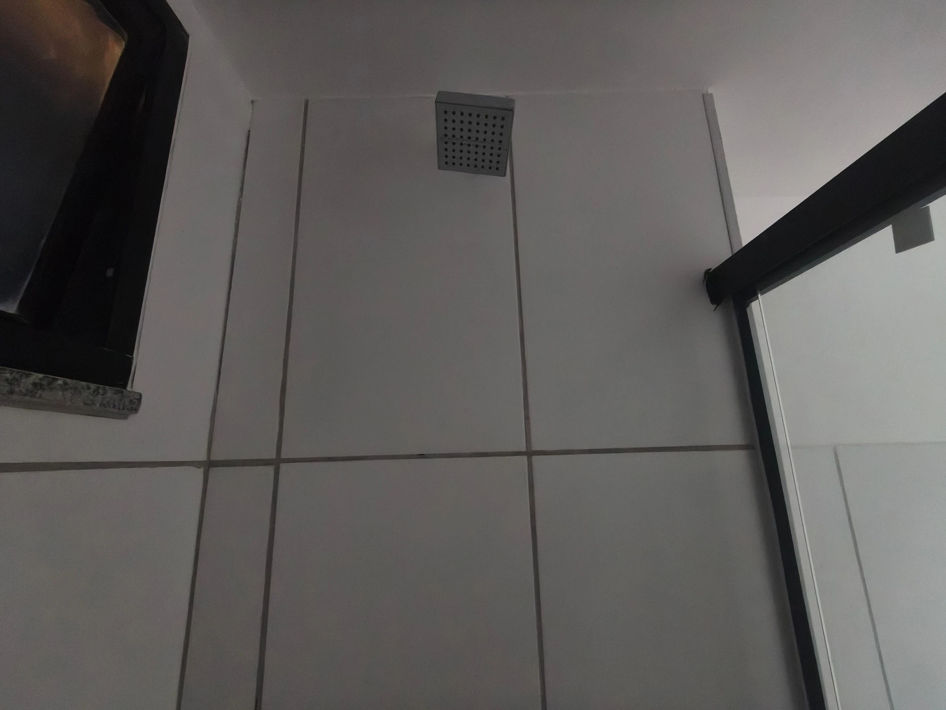 2-bedroom apartment with balcony and glass-enclosed shower — photo 18