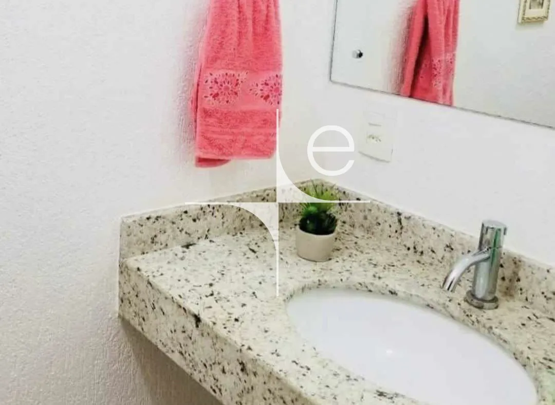 Apartamento com 3 quartos e fogão a gás na cozinha — photo 8