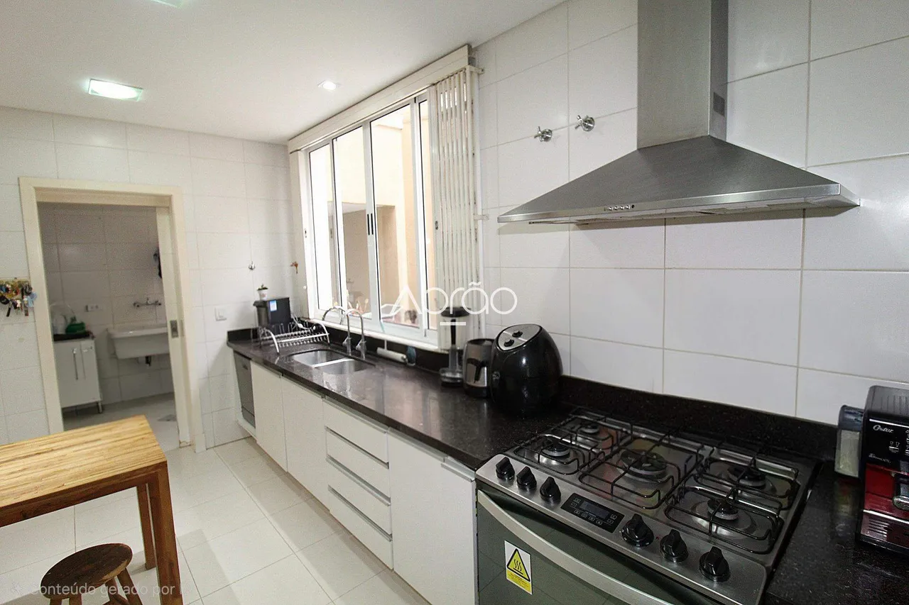 4-bedroom house with a private BBQ area — photo 5
