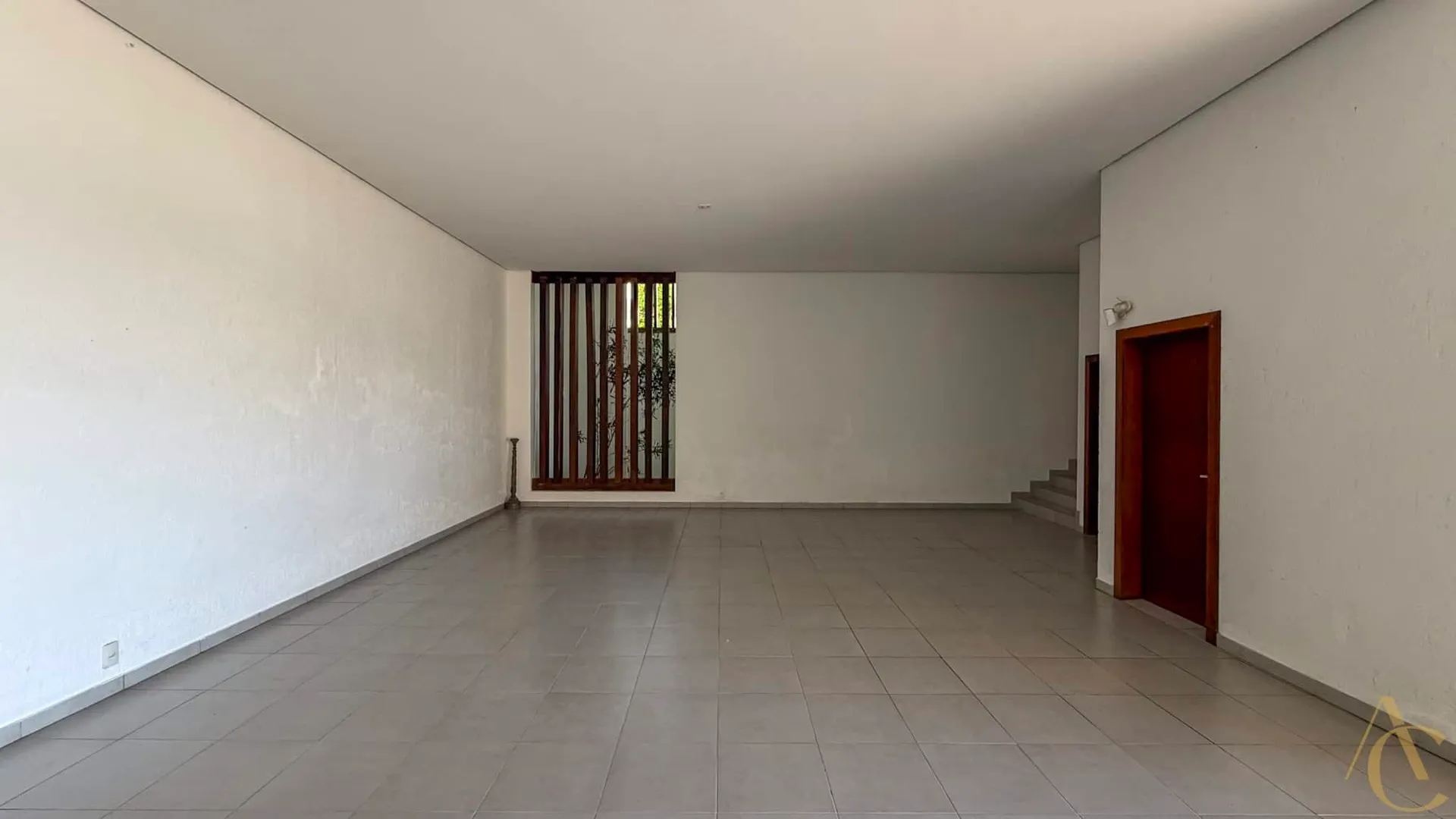 Furnished house, 689 m², with a grill on the balcony — photo 73