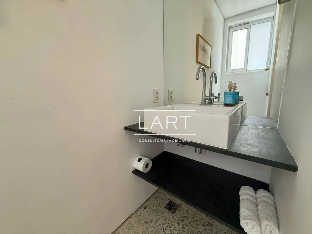 Furnished 2-bedroom apartment with 3 bathrooms — photo 35