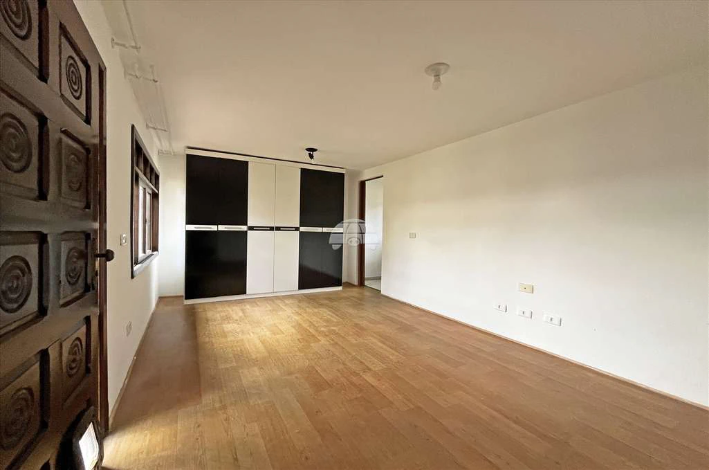 30 m² studio with separate kitchen and 1 parking space — photo 3
