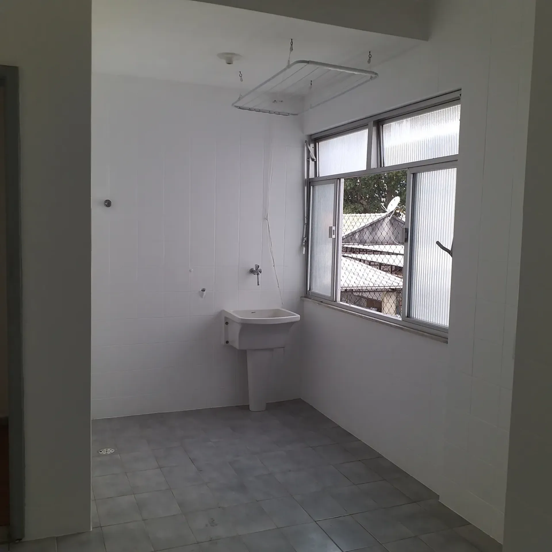 60 m² apartment with 2 bedrooms and a glass shower — photo 28