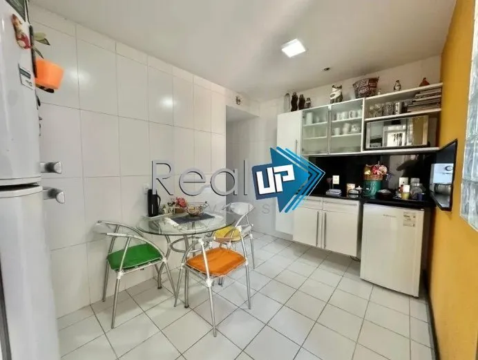 Apartamento com varanda de vidro e 4 quartos — photo 29