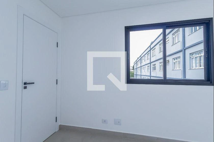 Balcony with a grill in a one-bedroom apartment, 35 m² — photo 32