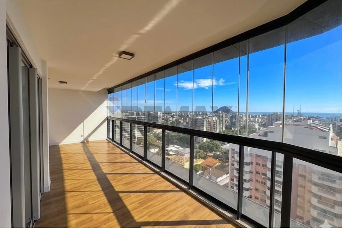 Glass-enclosed balcony in a 3-bedroom apartment, 119 m² — photo 8
