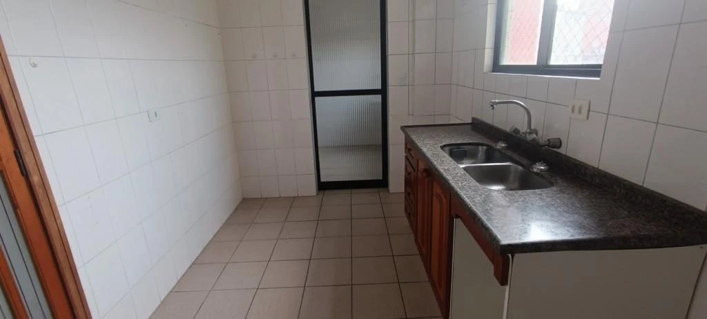 Apartamento de 144 m² com 3 dormitórios e varanda