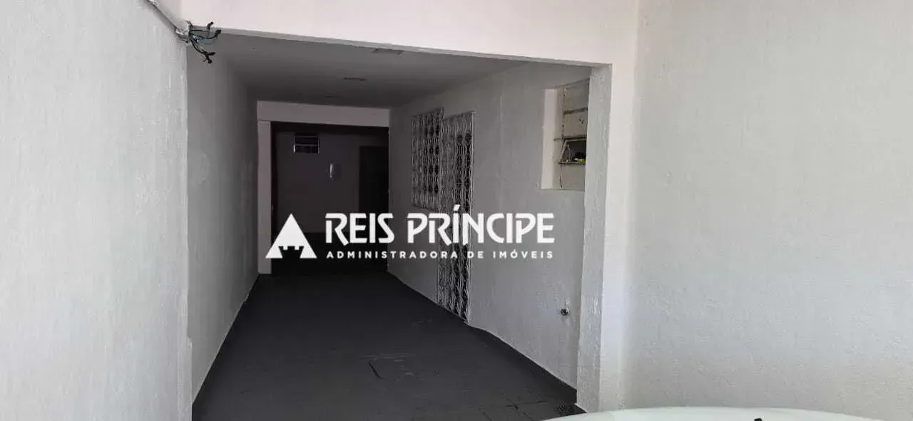 Unfurnished 200 m² house with 5 bedrooms and a balcony — photo 18