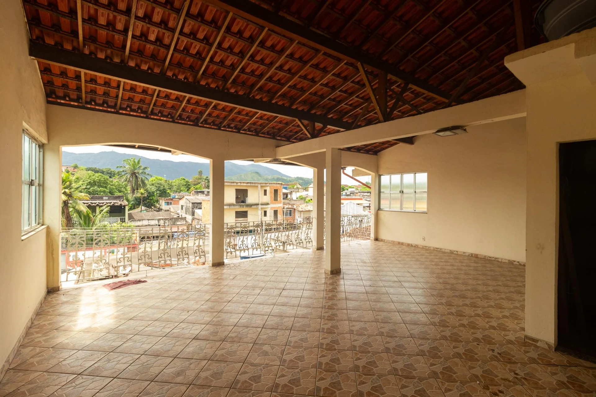 250 m² house with a garden and a mountain view — photo 20