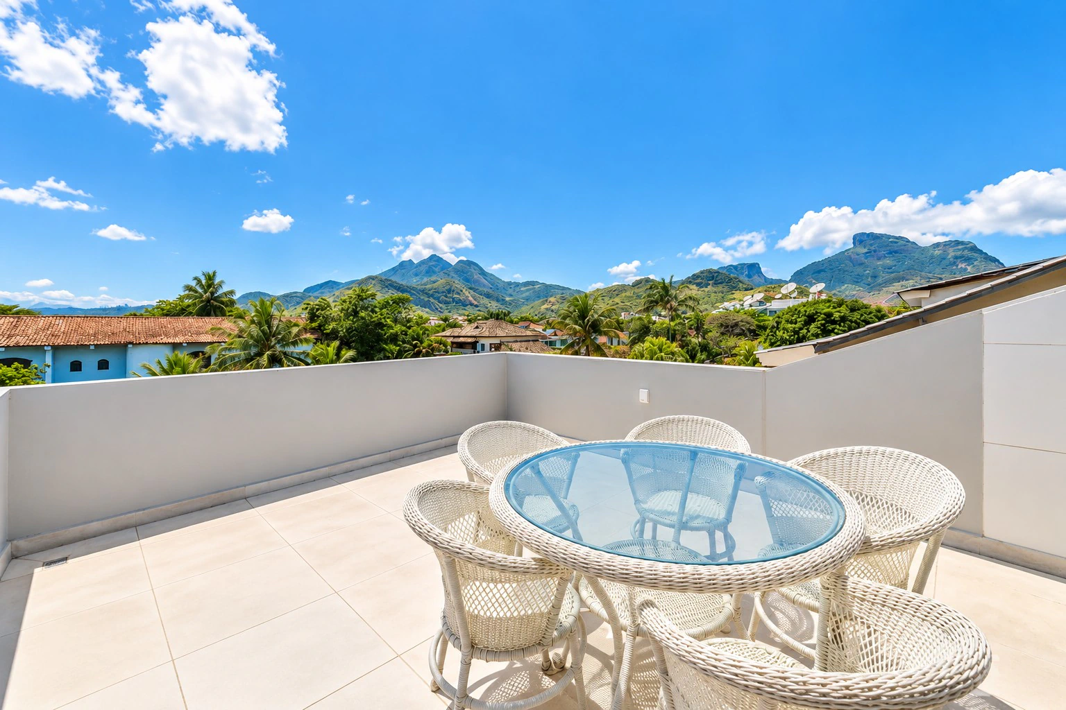 Furnished house, 1100 m², with a glass-enclosed balcony — photo 7