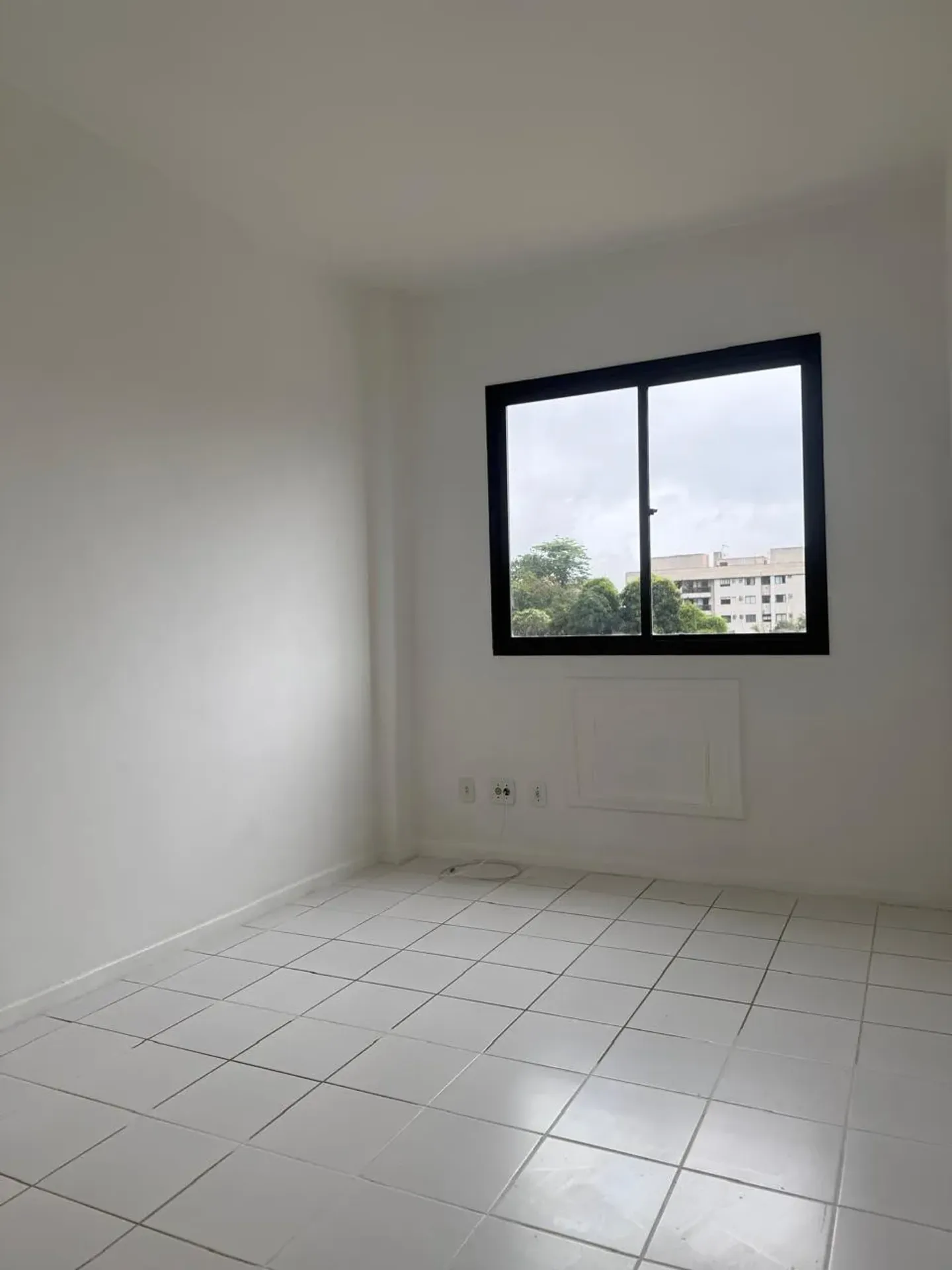 2-bedroom apartment in a building with a gym — photo 10
