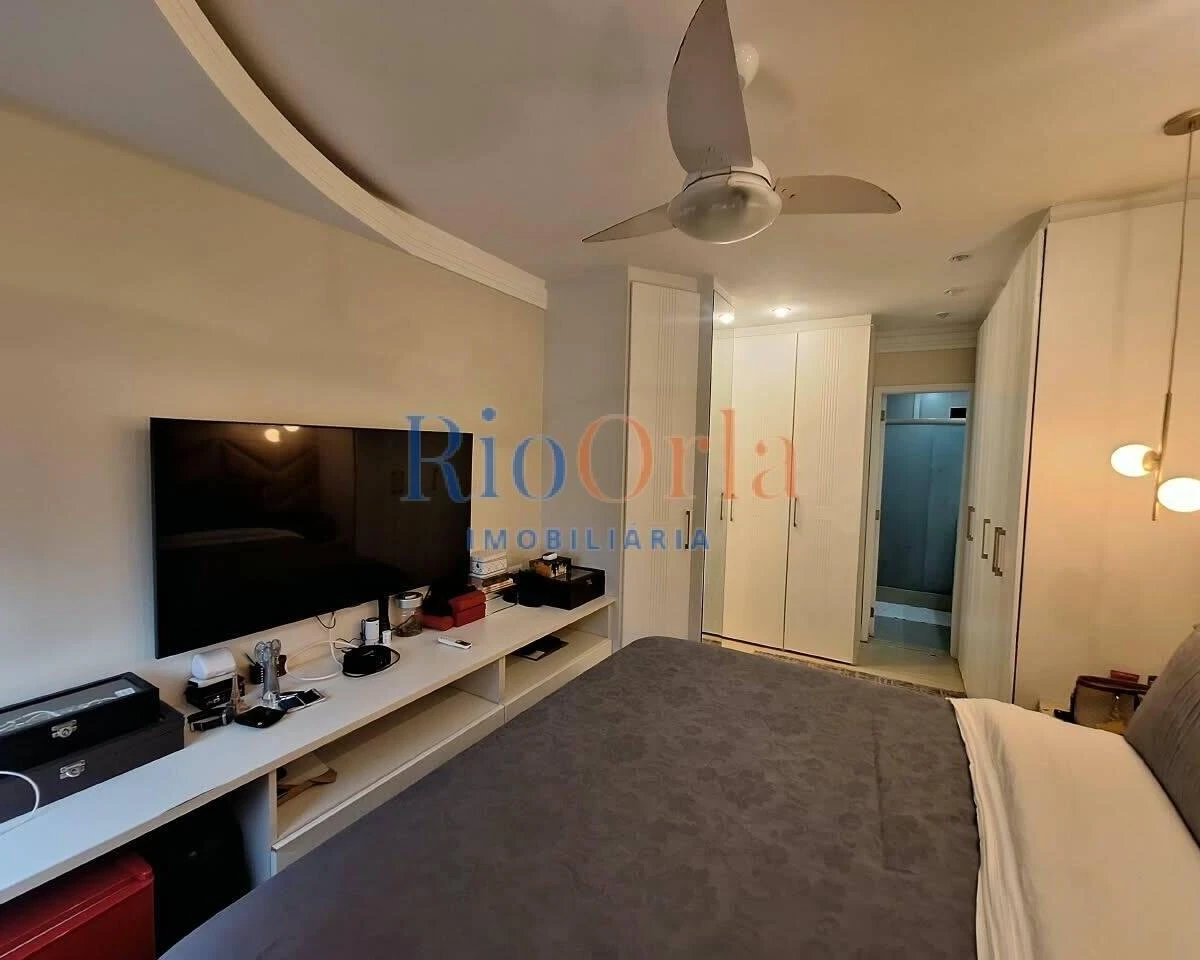 Floor-to-ceiling windows in a 4-bedroom apartment, 156 m² — photo 42