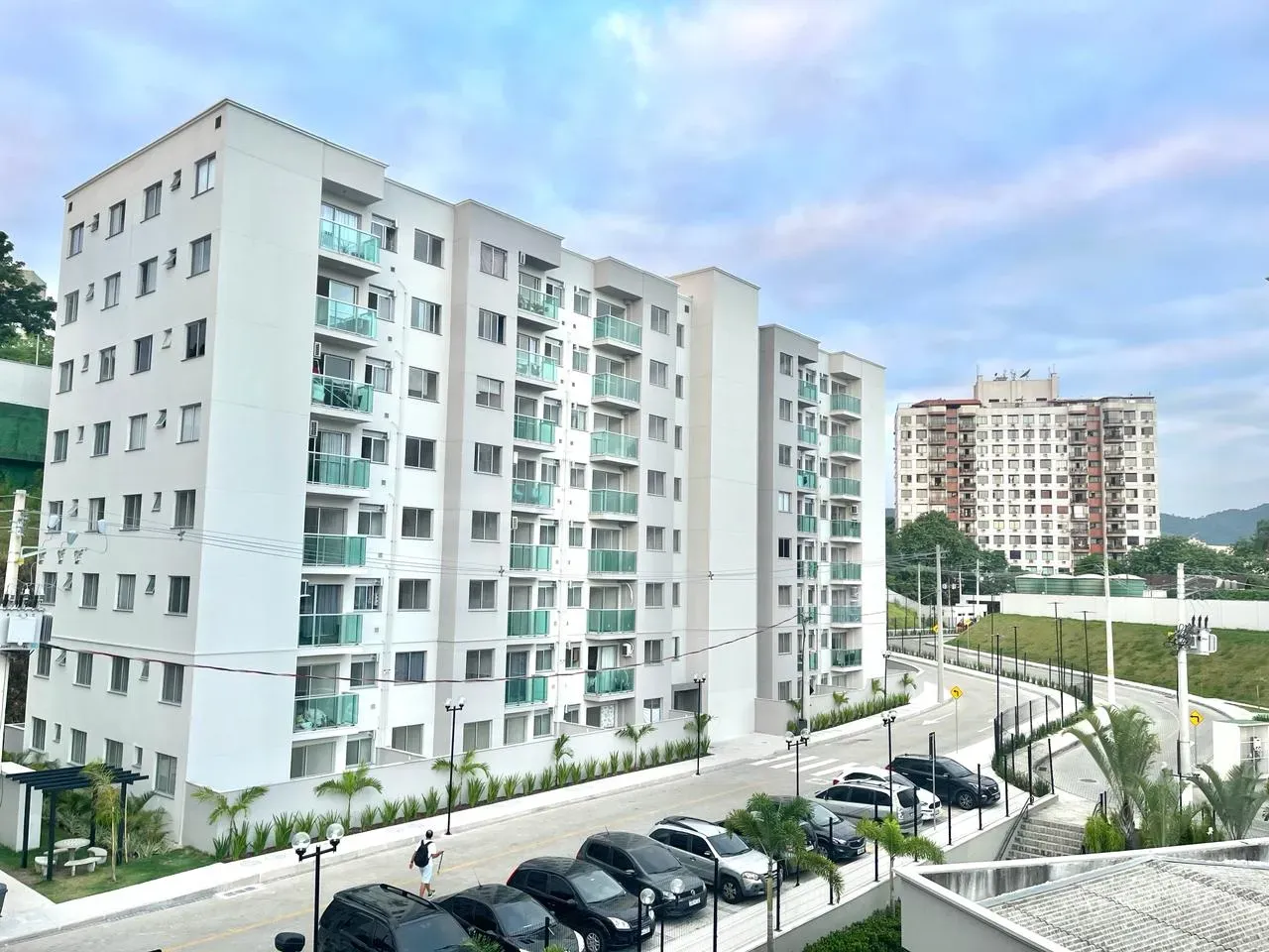 Balcony with a grill in a 2-bedroom apartment, 51 m² — photo 13