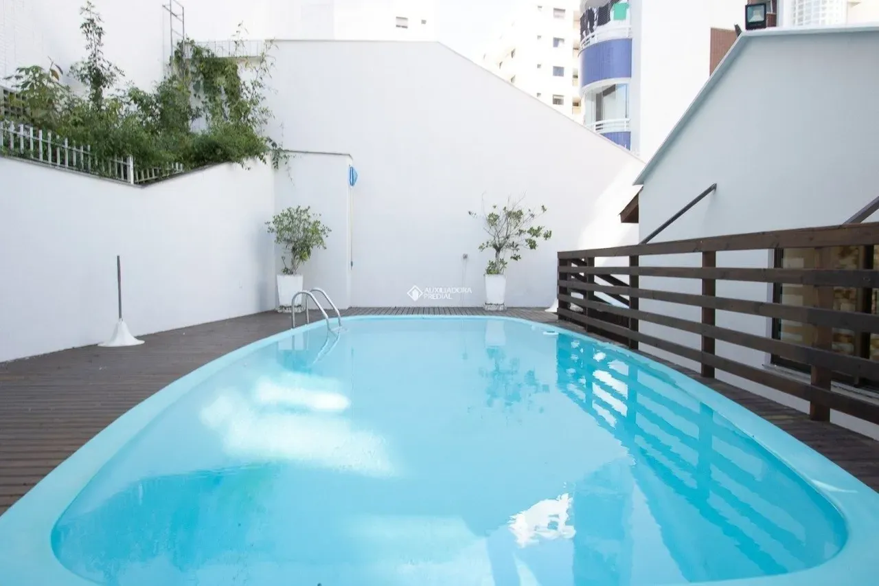 Apartamento amueblado con 3 dormitorios y jardín privado — photo 13