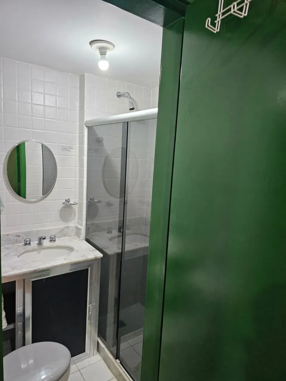 One-bedroom apartment with wood or laminate floors — photo 17