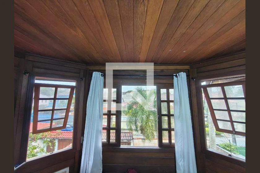 3-bedroom house with a walk-in closet — photo 45