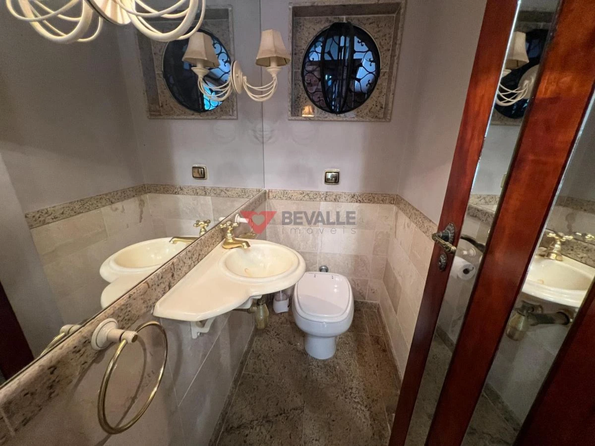 220 m² house with a washing machine and a home office — photo 35