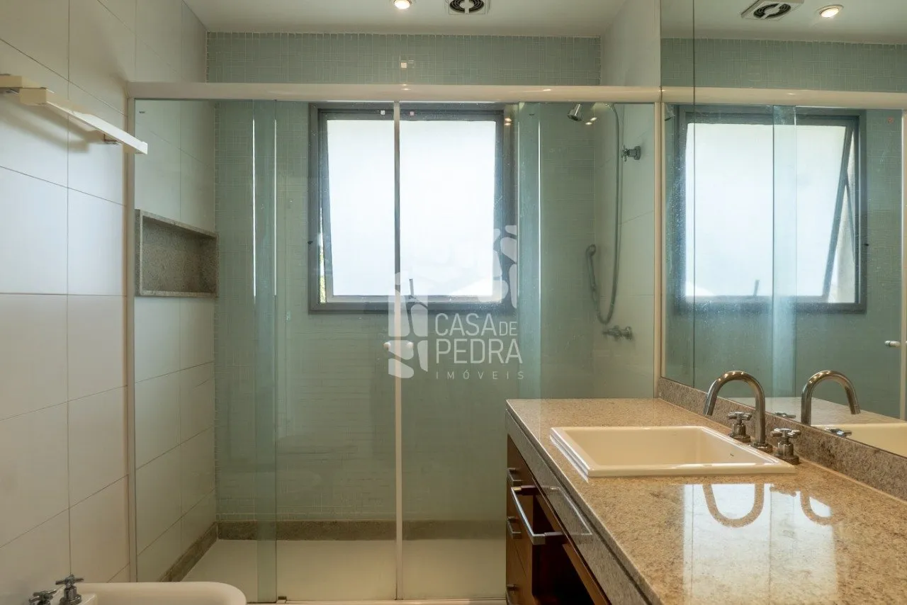 4-bedroom apartment with enclosed glass balcony — photo 61