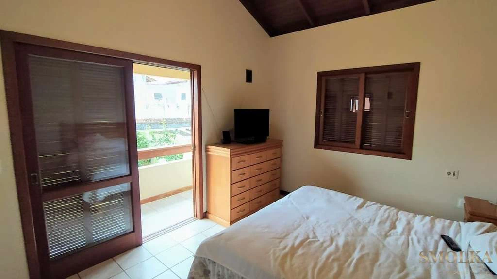 House with 5 bedrooms and 2 en-suite baths and 4 parking — photo 2
