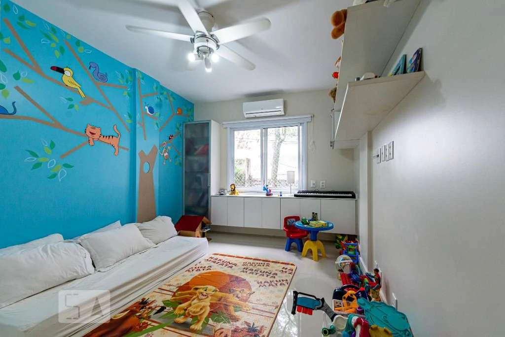 Rental apartment with 4 bedrooms and 200 m² — photo 4