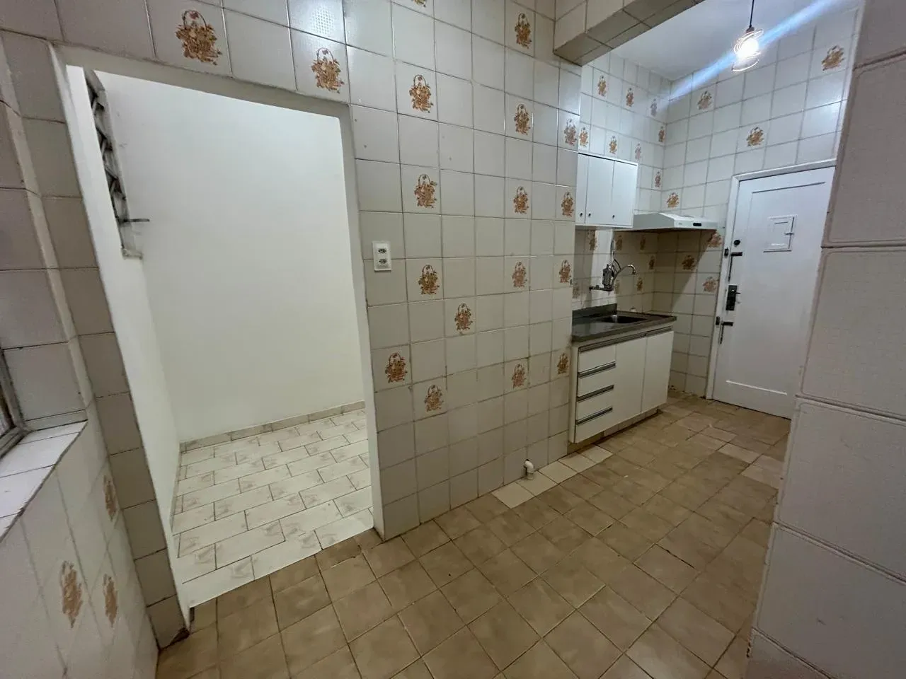 Wood or laminate floors in a 2-bedroom apartment, 59 m² — photo 2