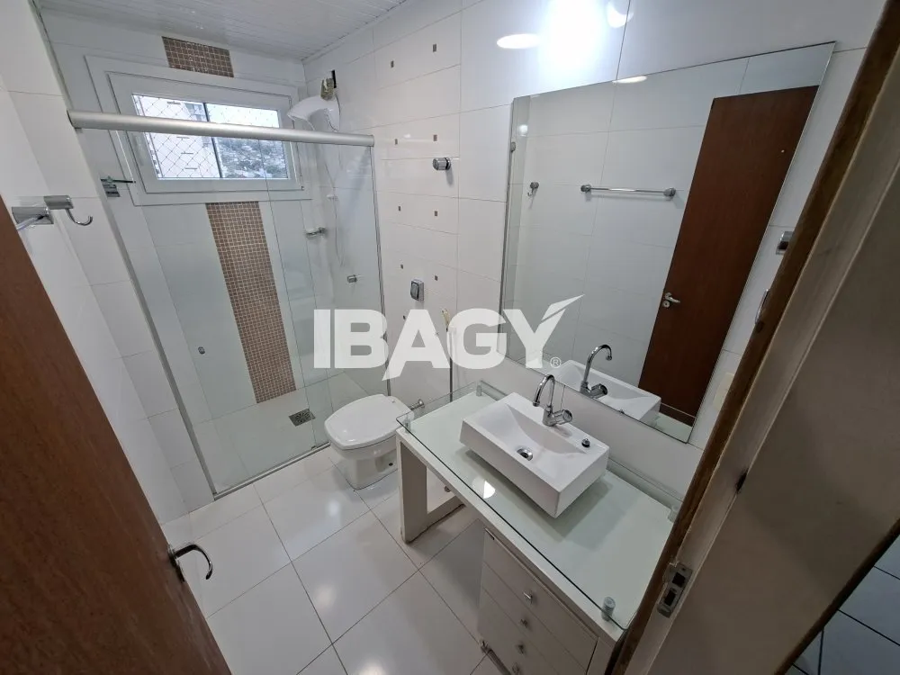 Apartamento de alquiler con 4 dormitorios y 120 m² — photo 25