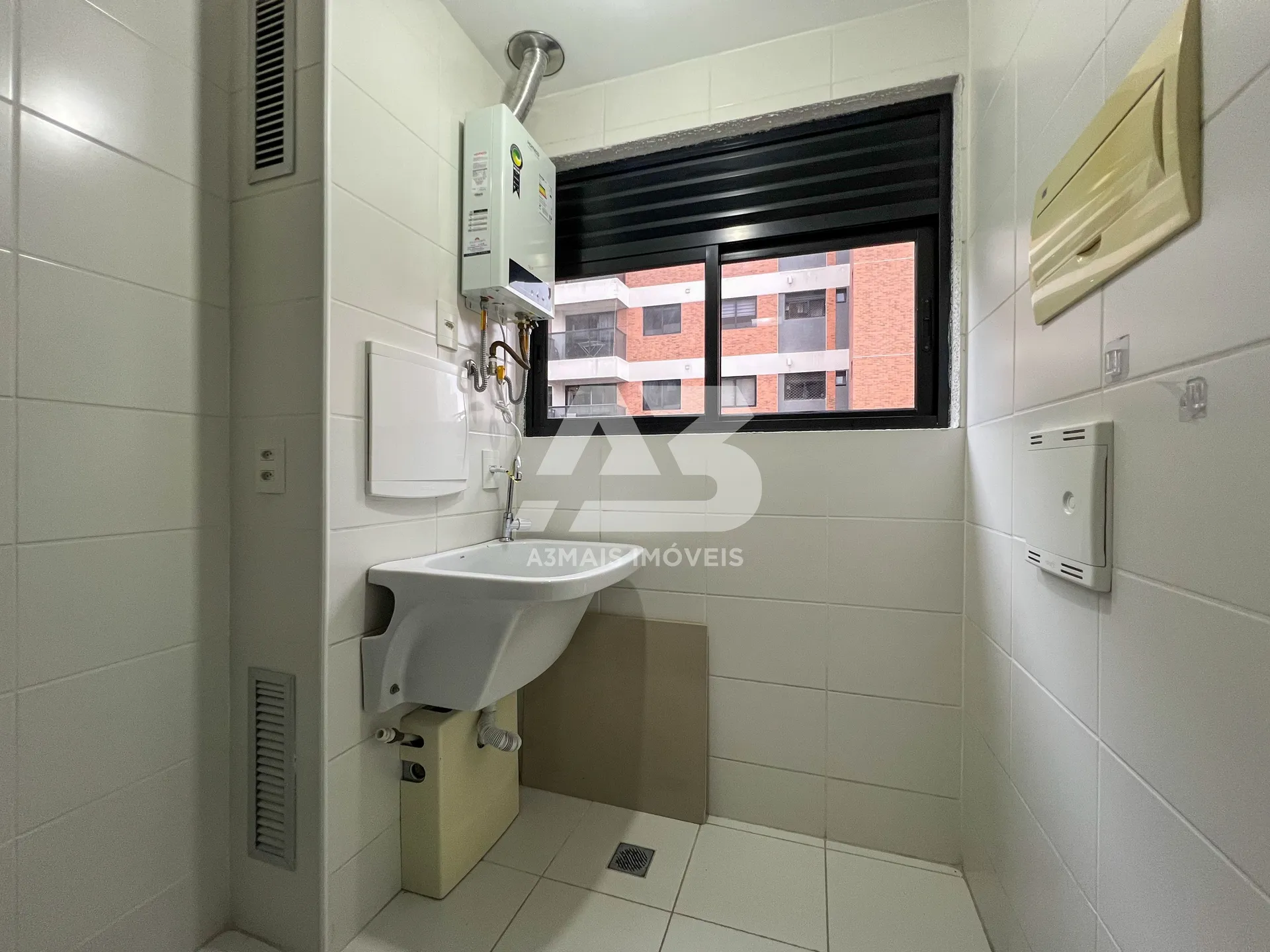 Apartment, 65 m², with a glass-enclosed balcony — photo 19