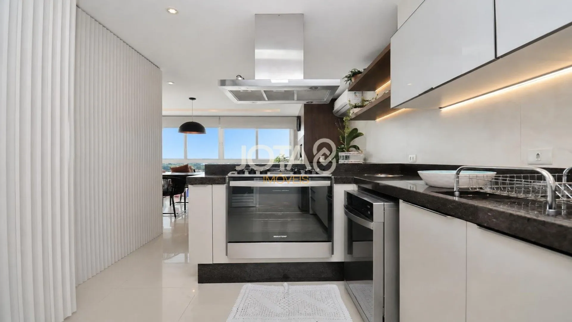 Furnished apartment, 267 m², with floor-to-ceiling windows — photo 7