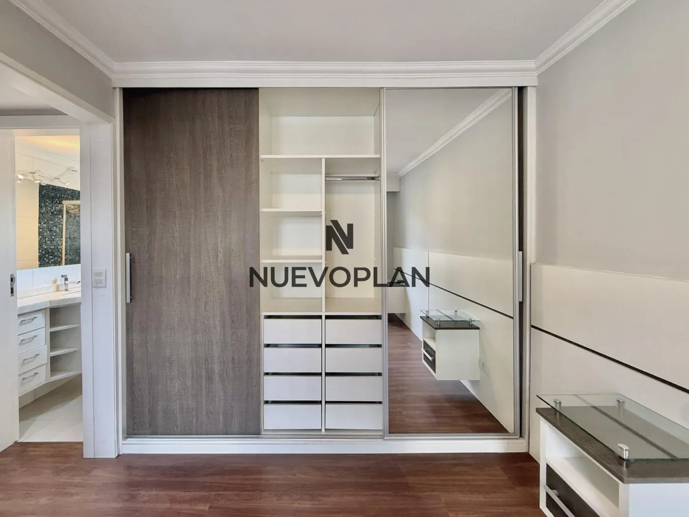 3-bedroom apartment with a home office — photo 42