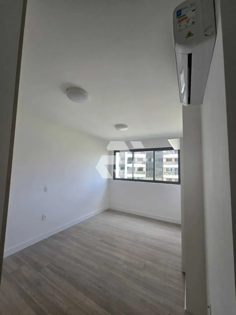 Unfurnished 2-bedroom apartment with 3 bathrooms and balcony — photo 5