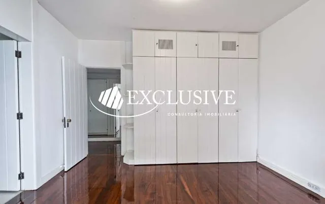 Residential apartment with 4 bedrooms and enclosed balcony — photo 17