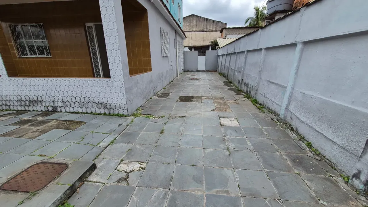 Linear street-facing house with 2 bedrooms and a backyard — photo 19