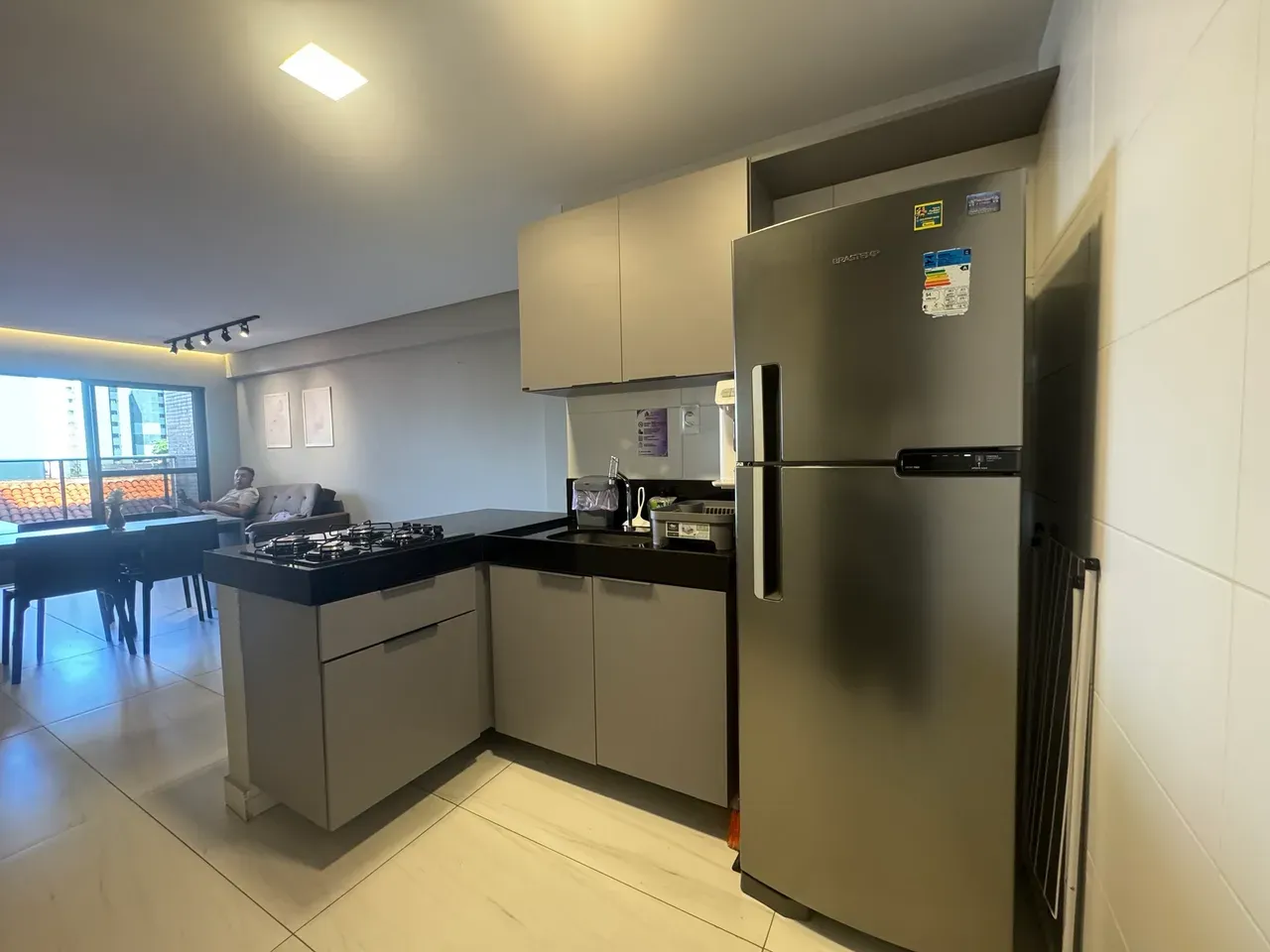 Furnished apartment with en-suite bedroom and open kitchen — photo 4