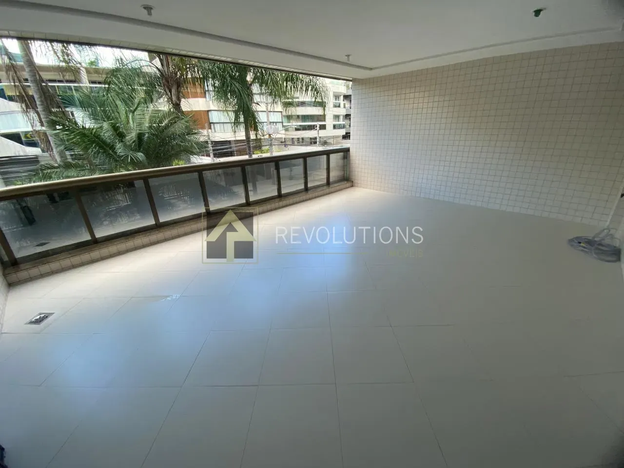 Furnished apartment with 2 bedrooms and 3 bathrooms — photo 16