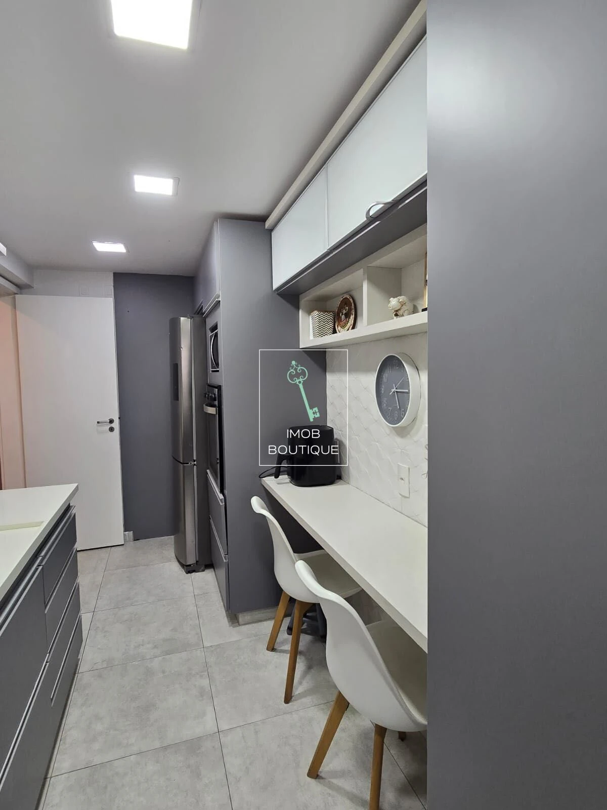 Furnished apartment, 88 m², with a glass-enclosed balcony — photo 8