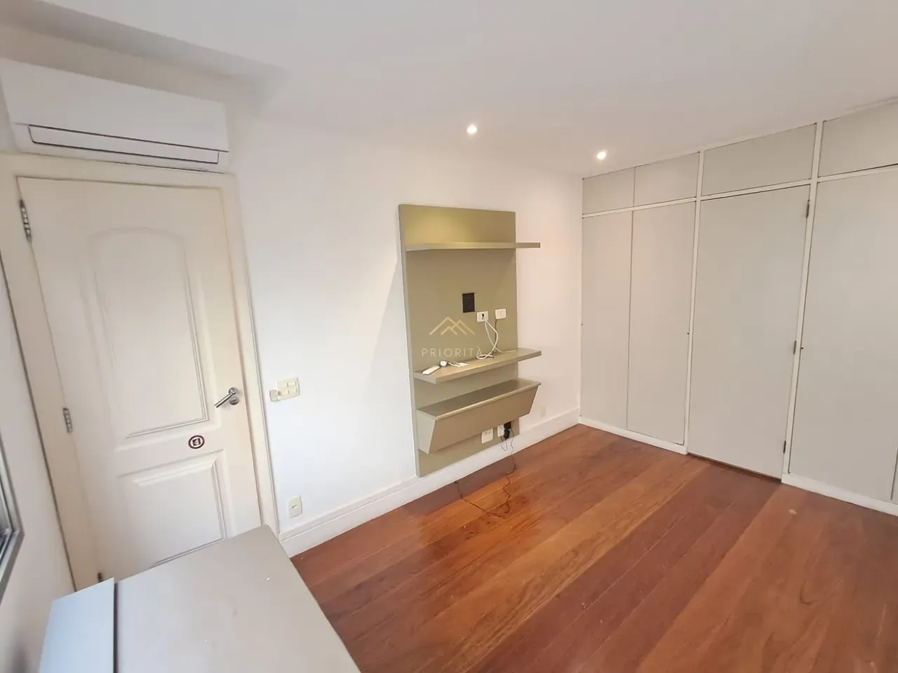 Floor-to-ceiling windows in a 4-bedroom apartment, 235 m² — photo 18