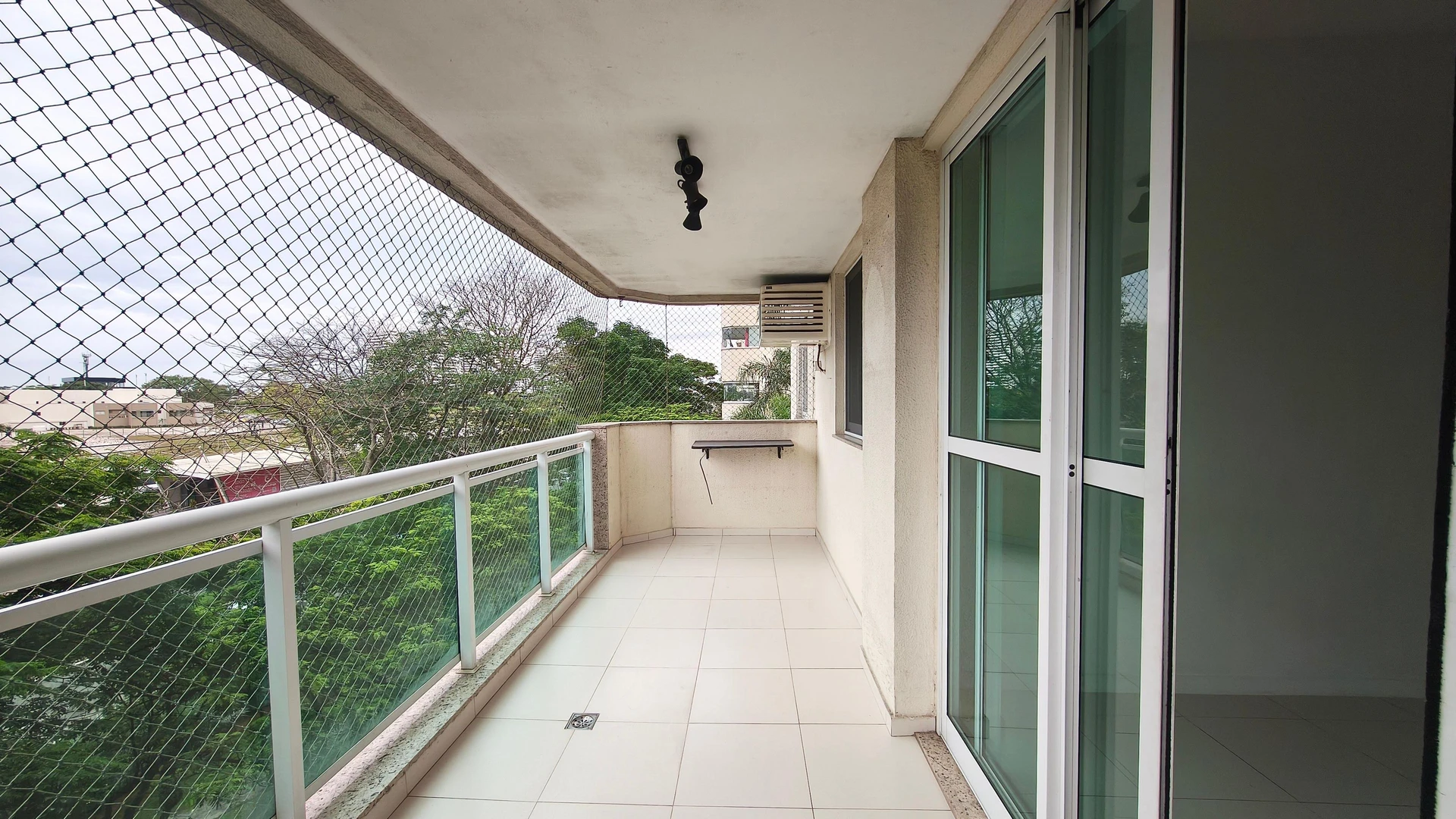 Apartment, 87 m², with a jacuzzi — photo 14